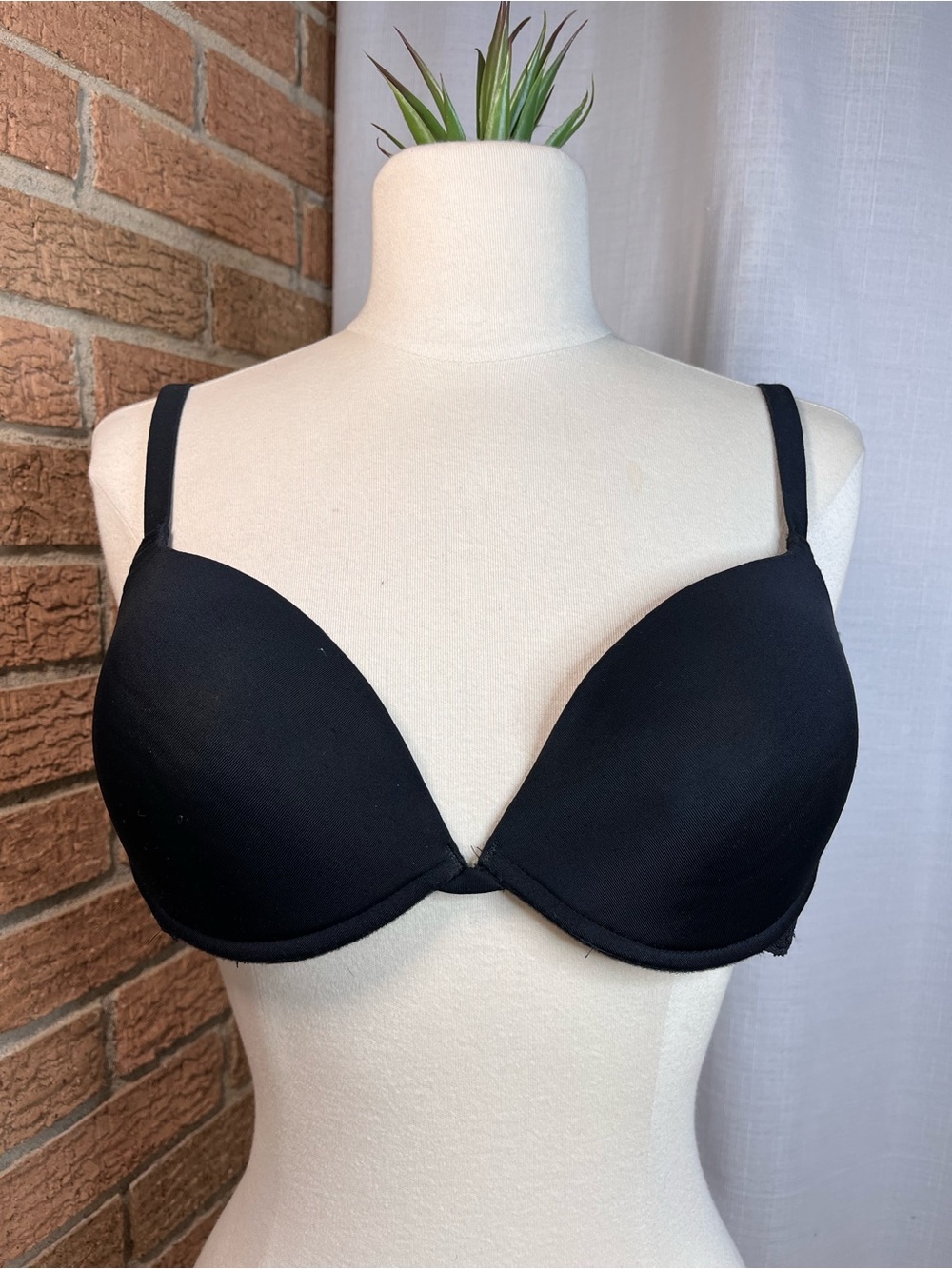 Intimissimi Black Lace Padded Underwire Bra 36C Adjustable Straps